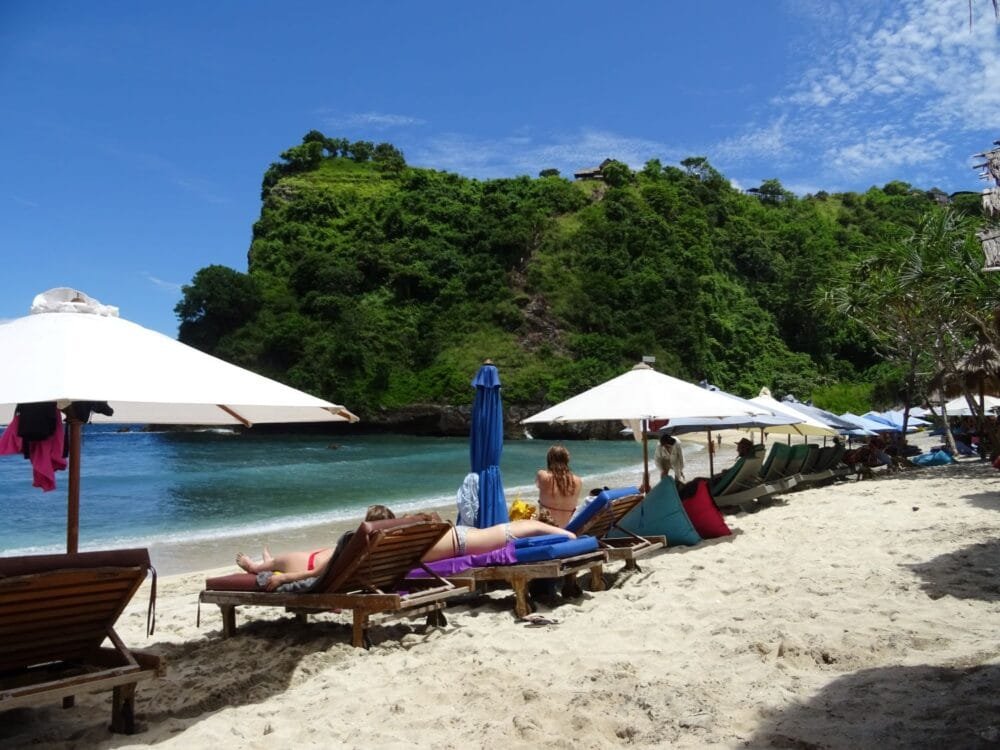 Atuh-beach-nusa-penida4